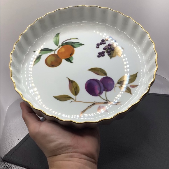 Royal Worcester Made In England 1960s Tart, Quiche, baking fine porcelain. 9in - Picture 6 of 13